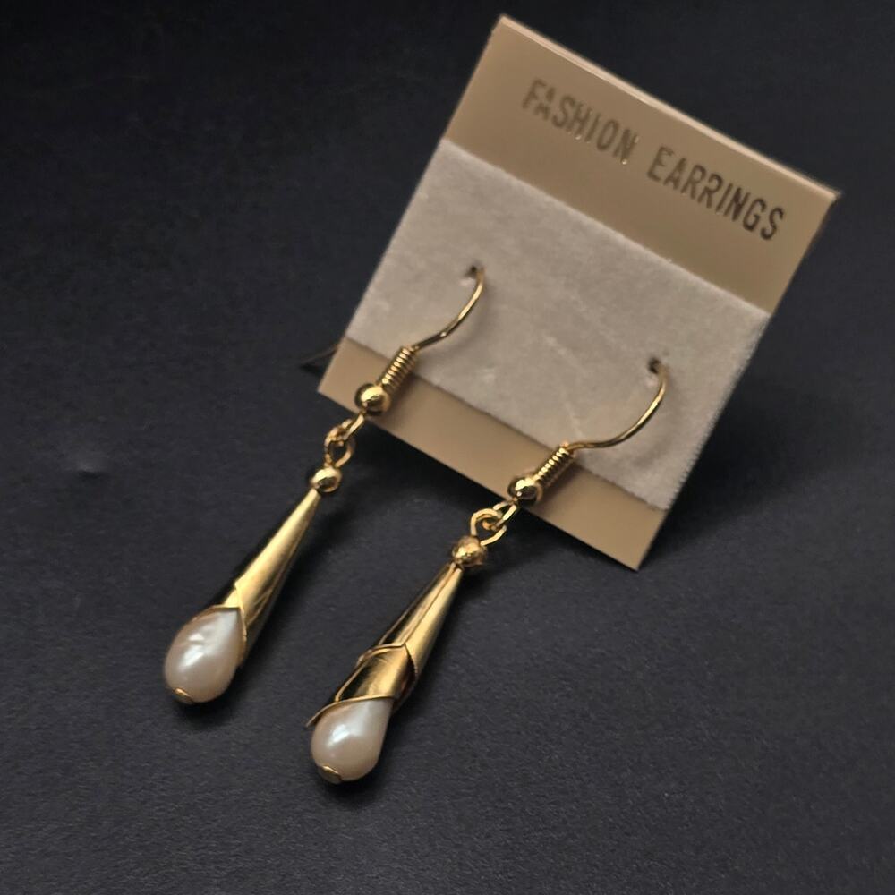 Faux Pearl Gold Tone Earrings Drop Dangle Vintage 1980s NOS NWT Made in Korea